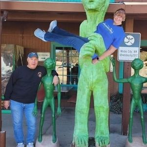 Meet your Posher, Dennis